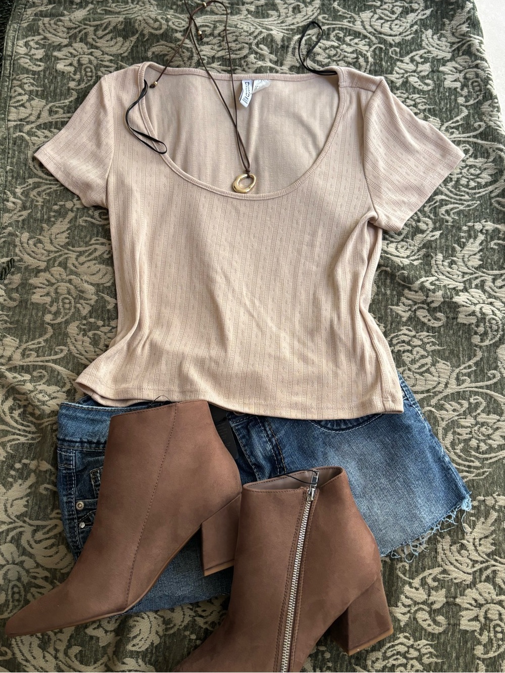 H&M • Beige Scoop Neck Ribbed Women’s Top